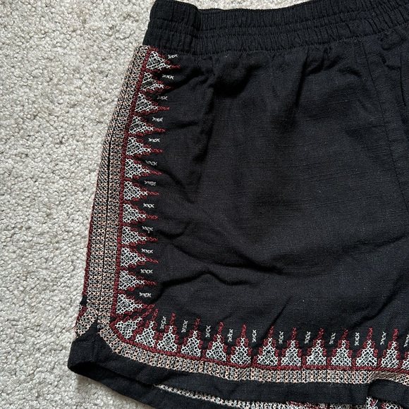 Embroidered Shorts - Picture 2 of 5